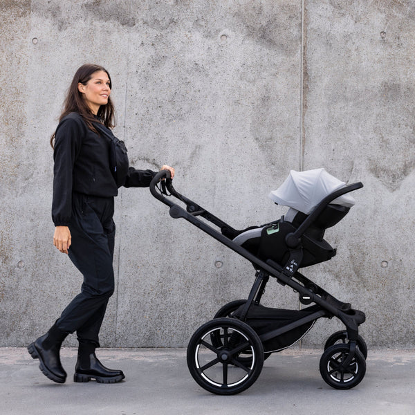 Thule Maple i-Size Babyschale Black