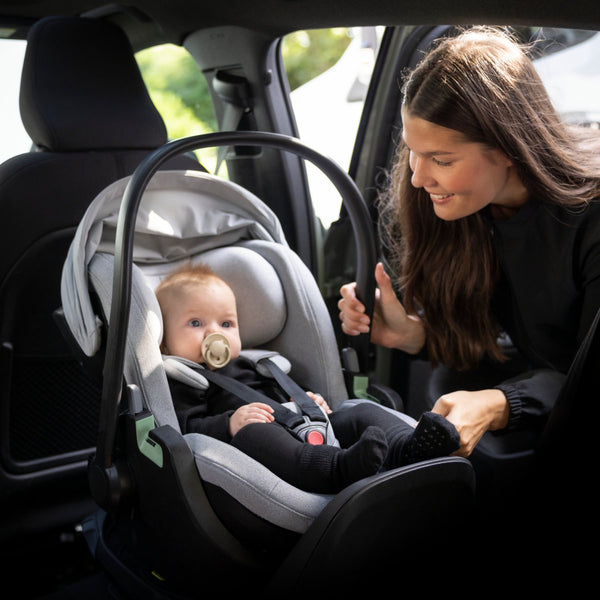 Thule Maple i-Size Babyschale Light Grey